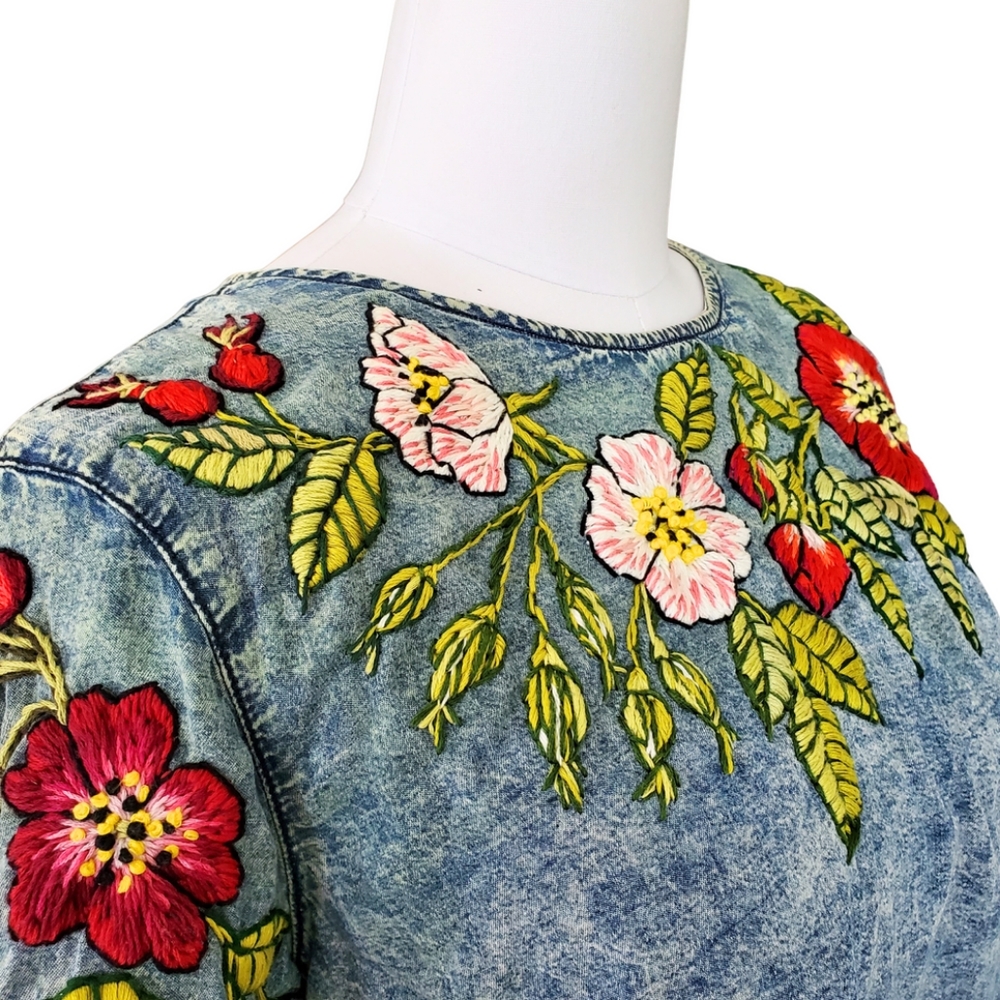 Embroidered Roses Denim Top Size M - Picture 16 of 16